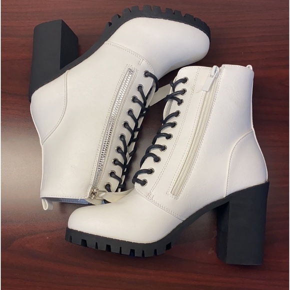 White Booties Chunky Heel 5.5 - Picture 7 of 7